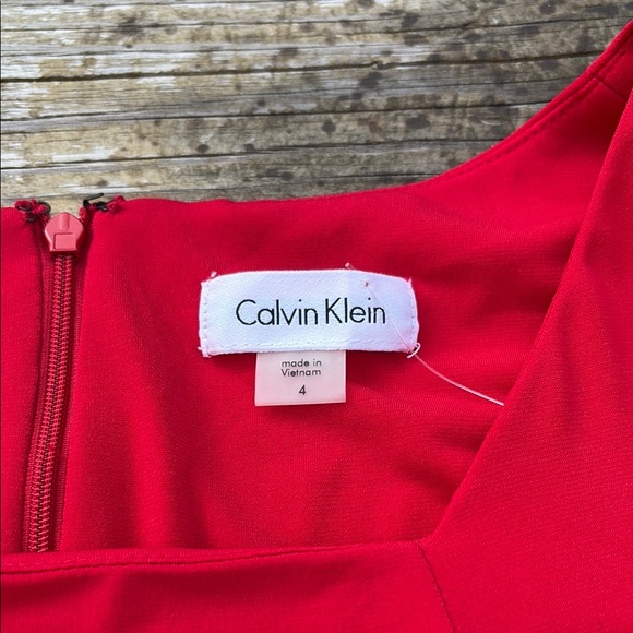 NWT Calvin Klein Red Cold Shoulder dress size 4 - Picture 4 of 6